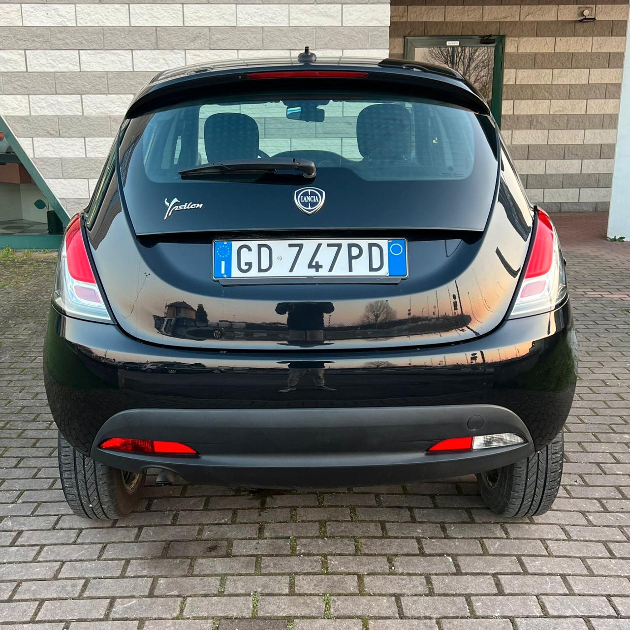 Lancia Ypsilon 0.9 TwinAir 5 porte Metano Ecochic Black and Noir