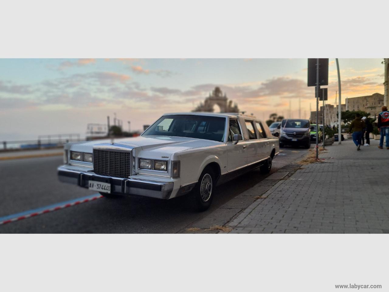 LINCOLN TOWN CAR