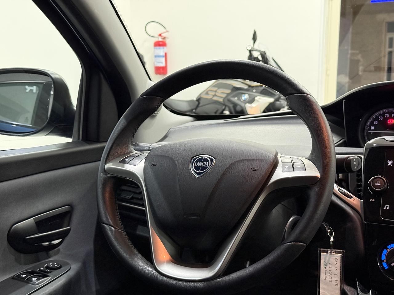 Lancia Ypsilon 1.0 FireFly S&S Hybrid Gold