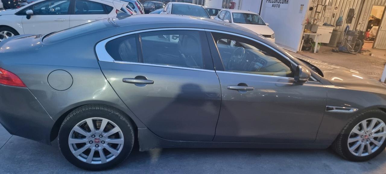 Jaguar XE 2.0 D Turbo aut. Pure PELLE NAVI