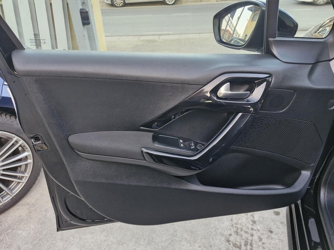 PEUGEOT 208 1.2 VTi 82 CV ALLURE BENZINA 130000KM