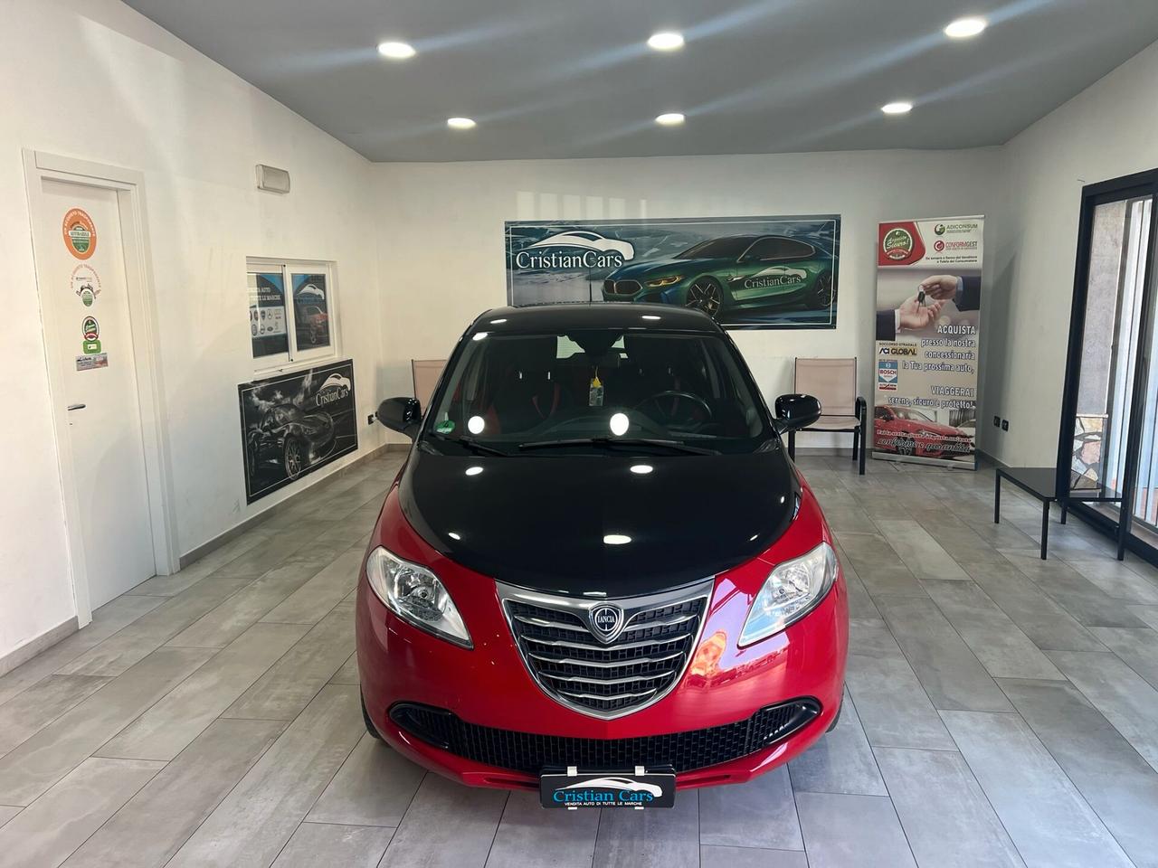 Lancia Ypsilon 1.2 69 CV 5 porte S&S Black&Red