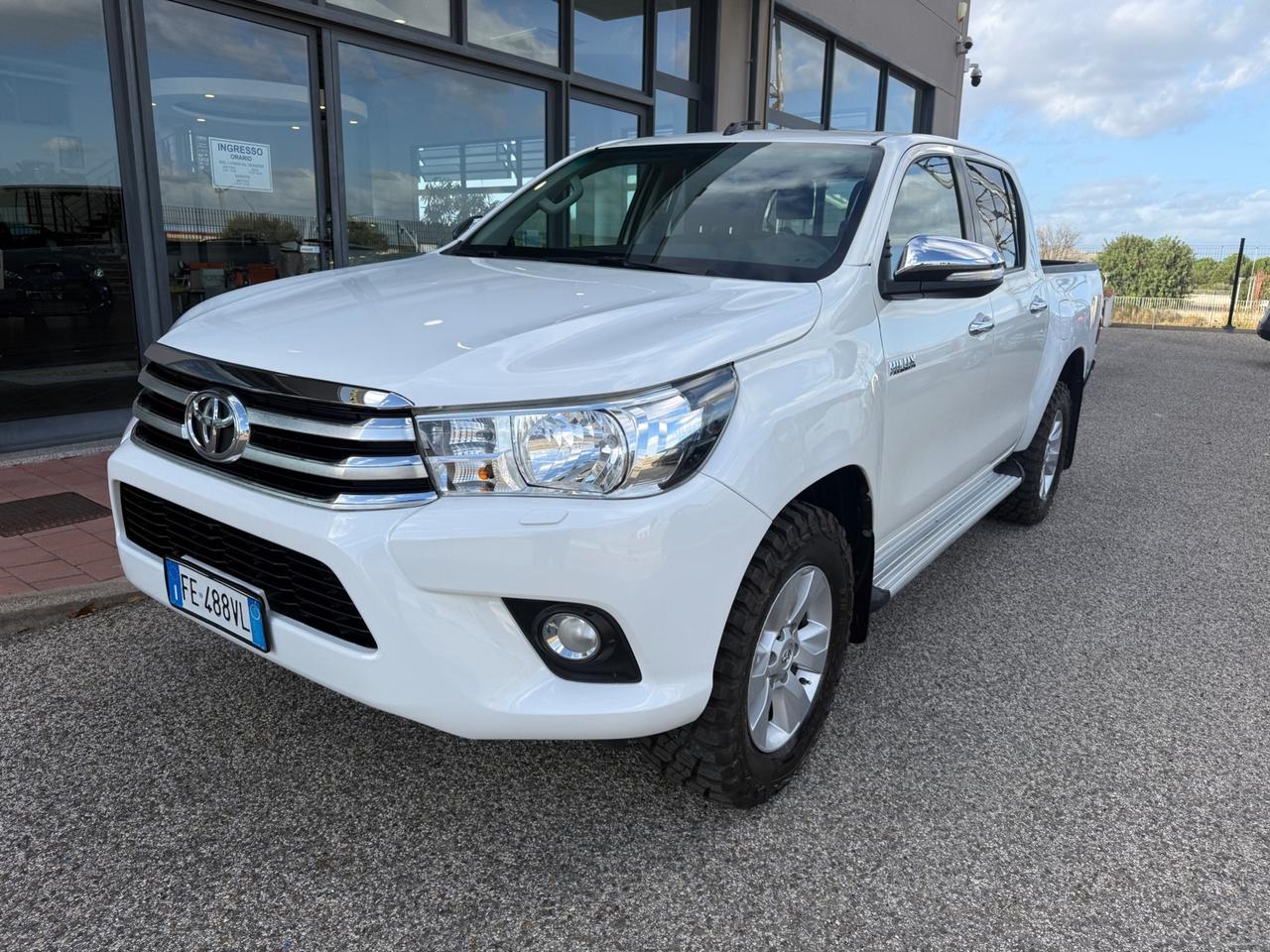 Toyota Hilux 2.4 D-4D 4WD Lounge my16"