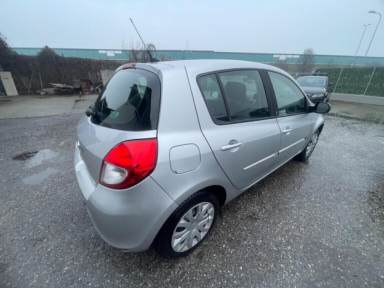 Renault Clio 1.2 16V 5 porte Dynamique