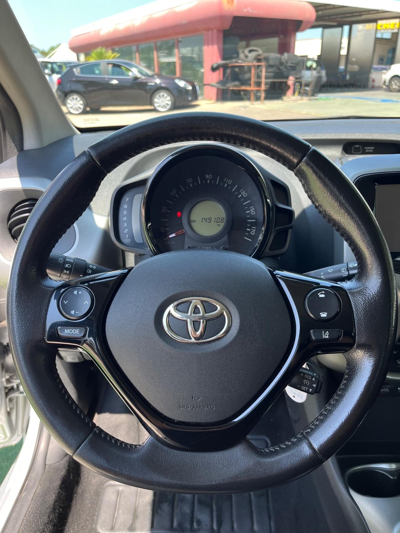 Toyota Aygo 1.0 VVT-i 69 CV 5 porte x-play TSS