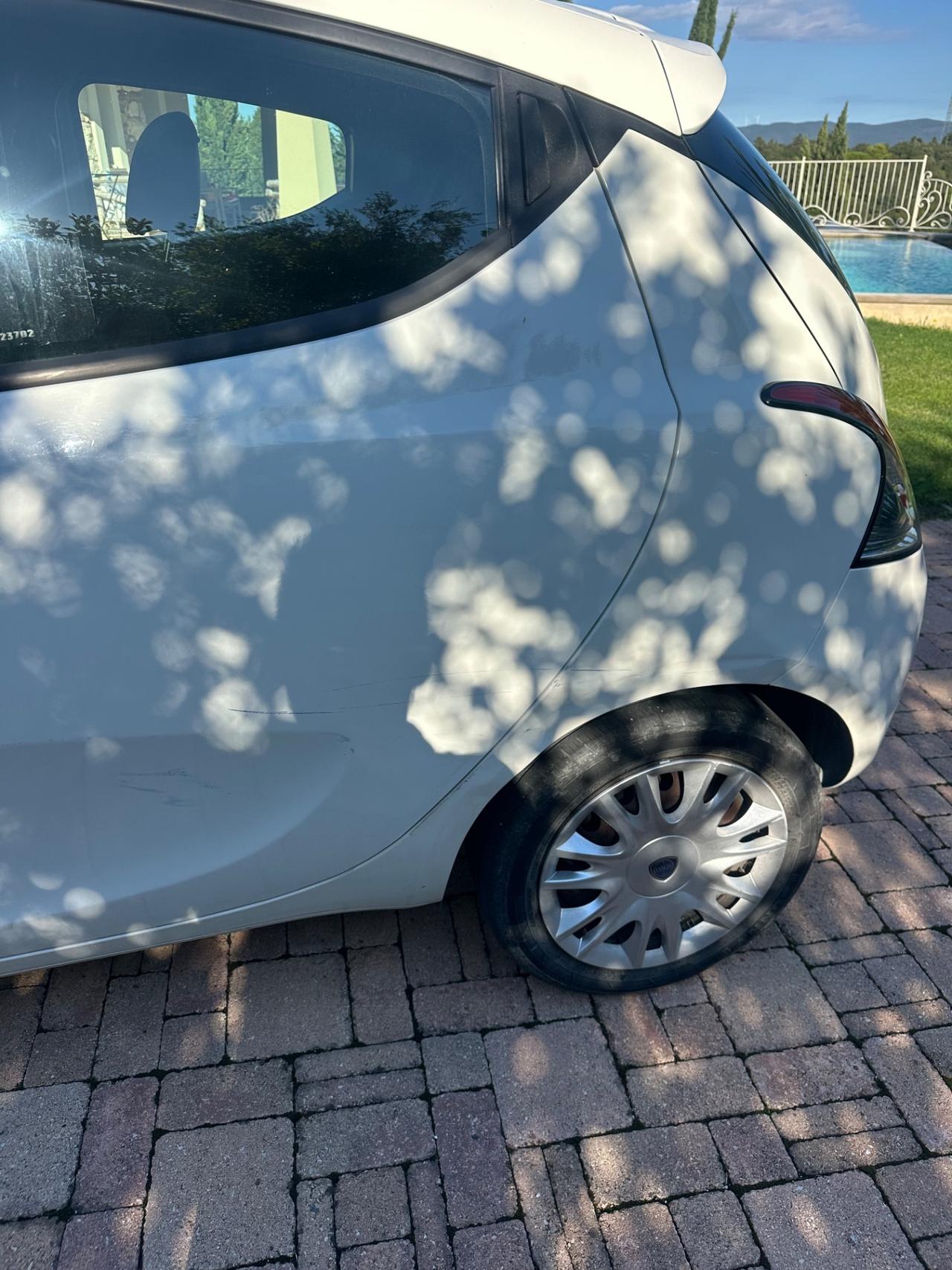 Lancia Ypsilon 1.2 69 CV 5 porte GPL Ecochic Silver