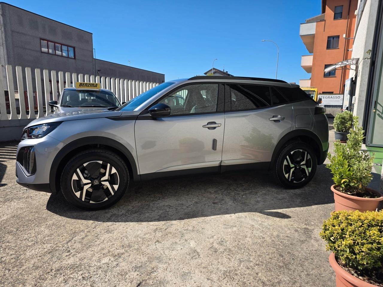 Peugeot 2008 Puretech 100cv. Allure 1.2 b. KM. 0