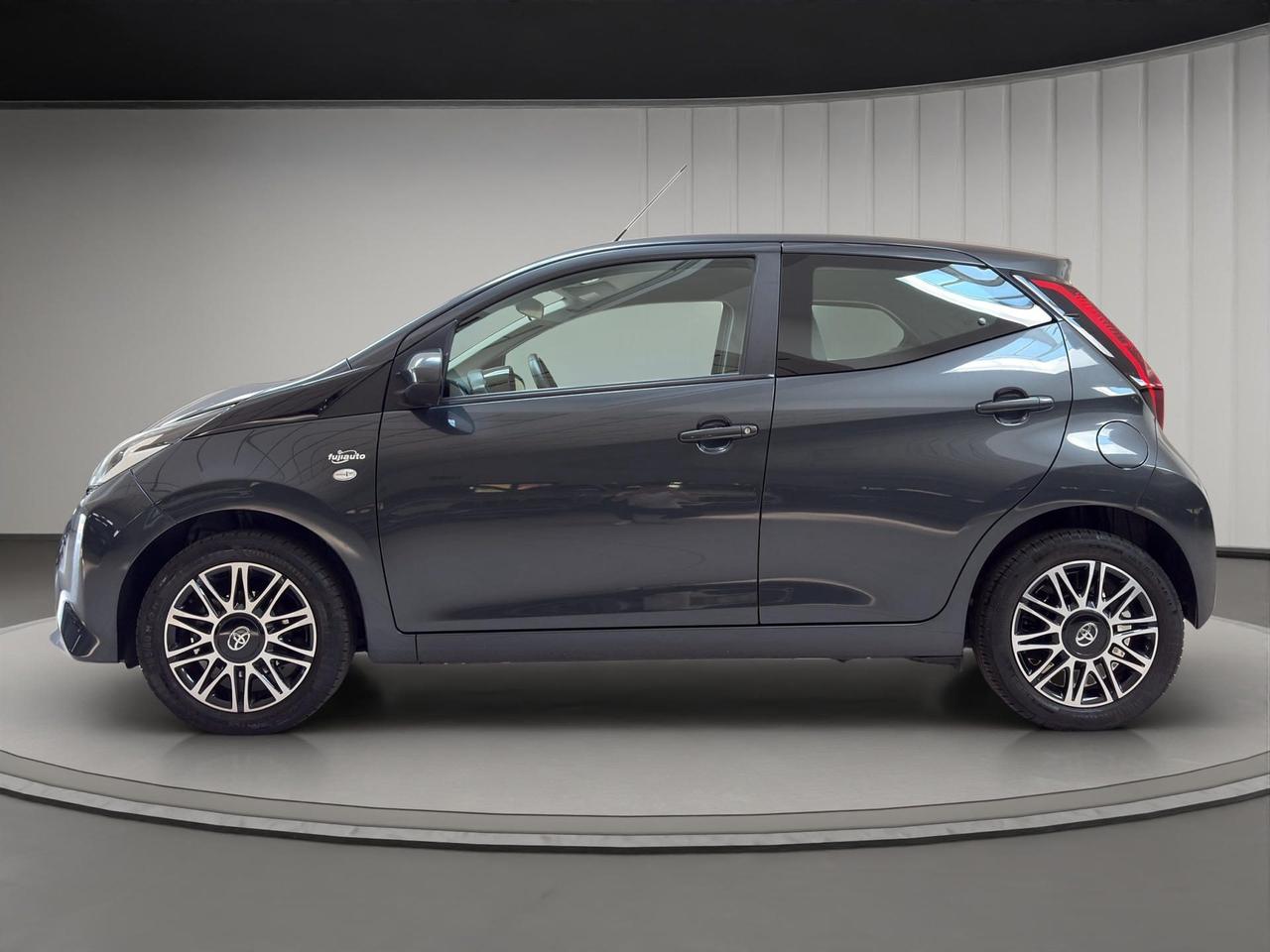 Toyota Aygo 5p 1.0 x-play 72cv