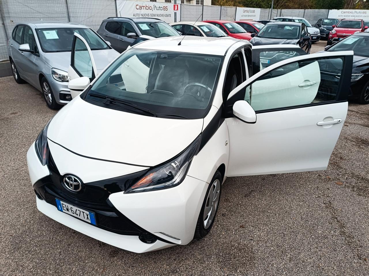 Toyota Aygo 1.0 VVT-i 69 CV 5 porte x-cool