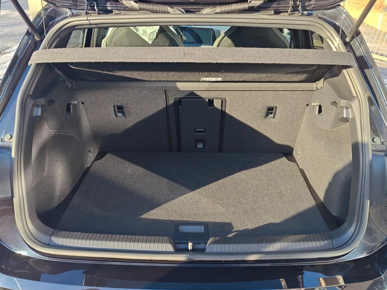 VOLKSWAGEN GOLF VIII 2.0 TDI 150 CV DSG SCR R-LINE