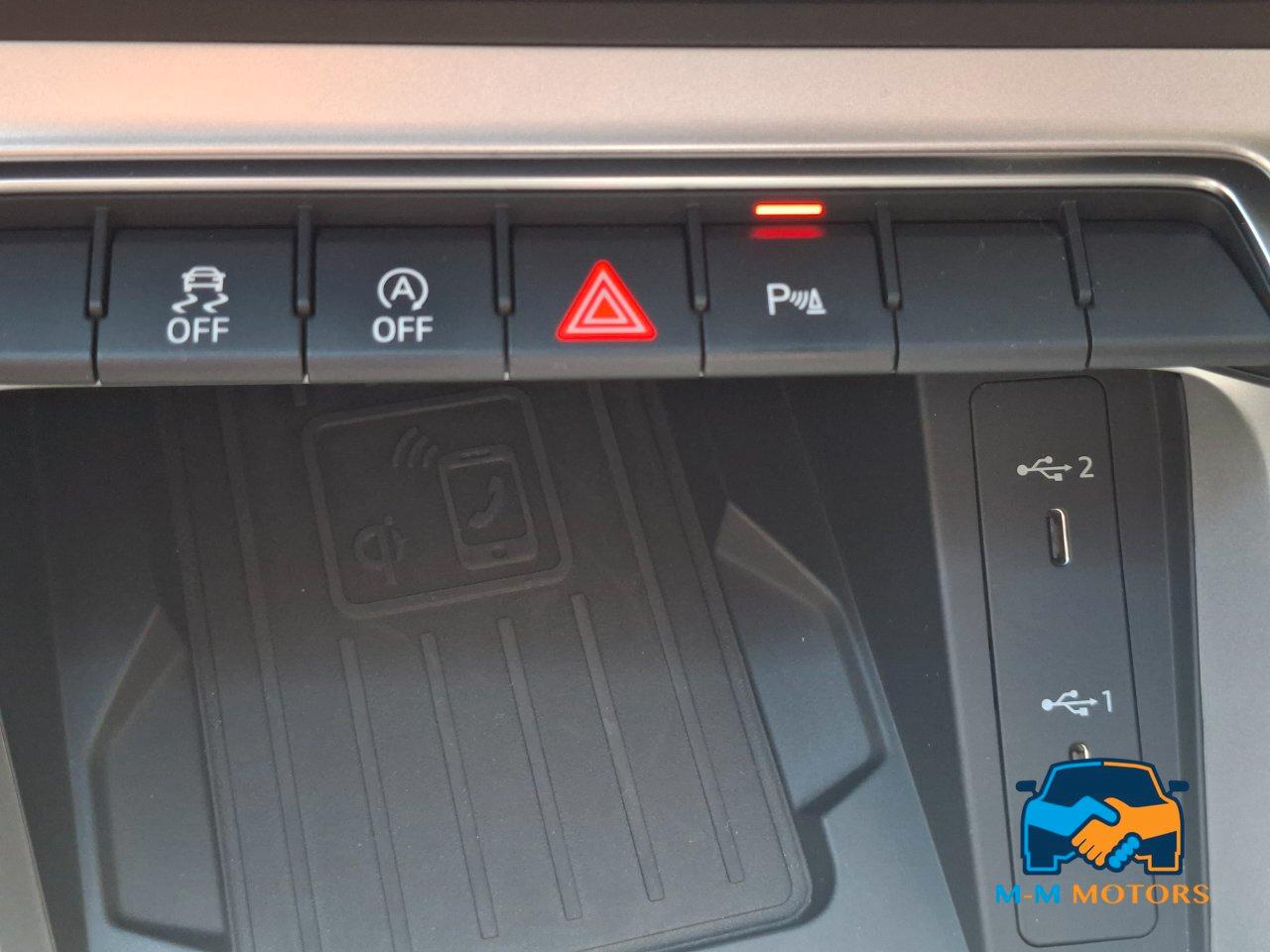 Audi Q3 40 2.0 tfsi Identity Black quattro s-line