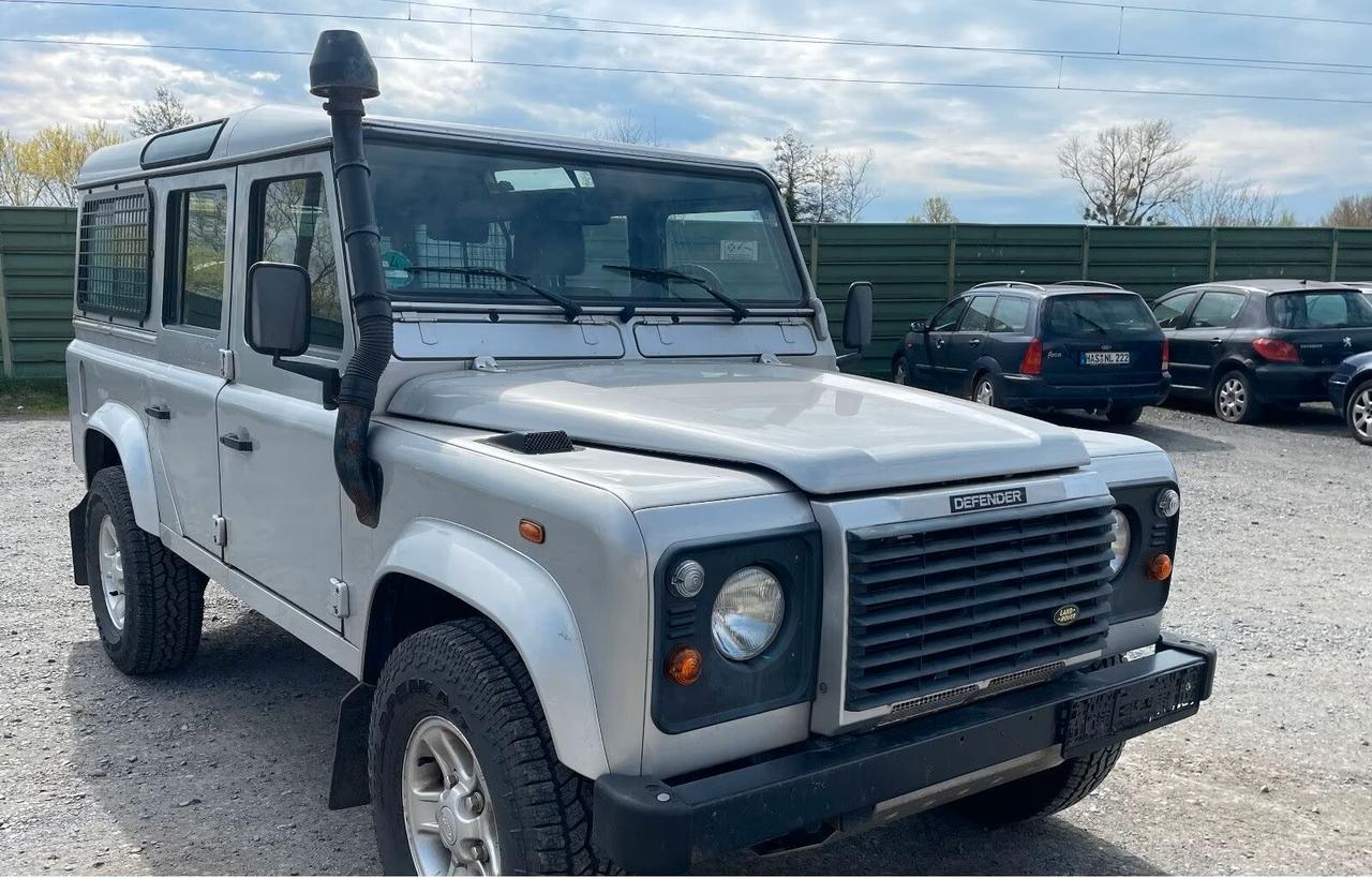 Land Rover Defender 110 Station Wagon 9 posti