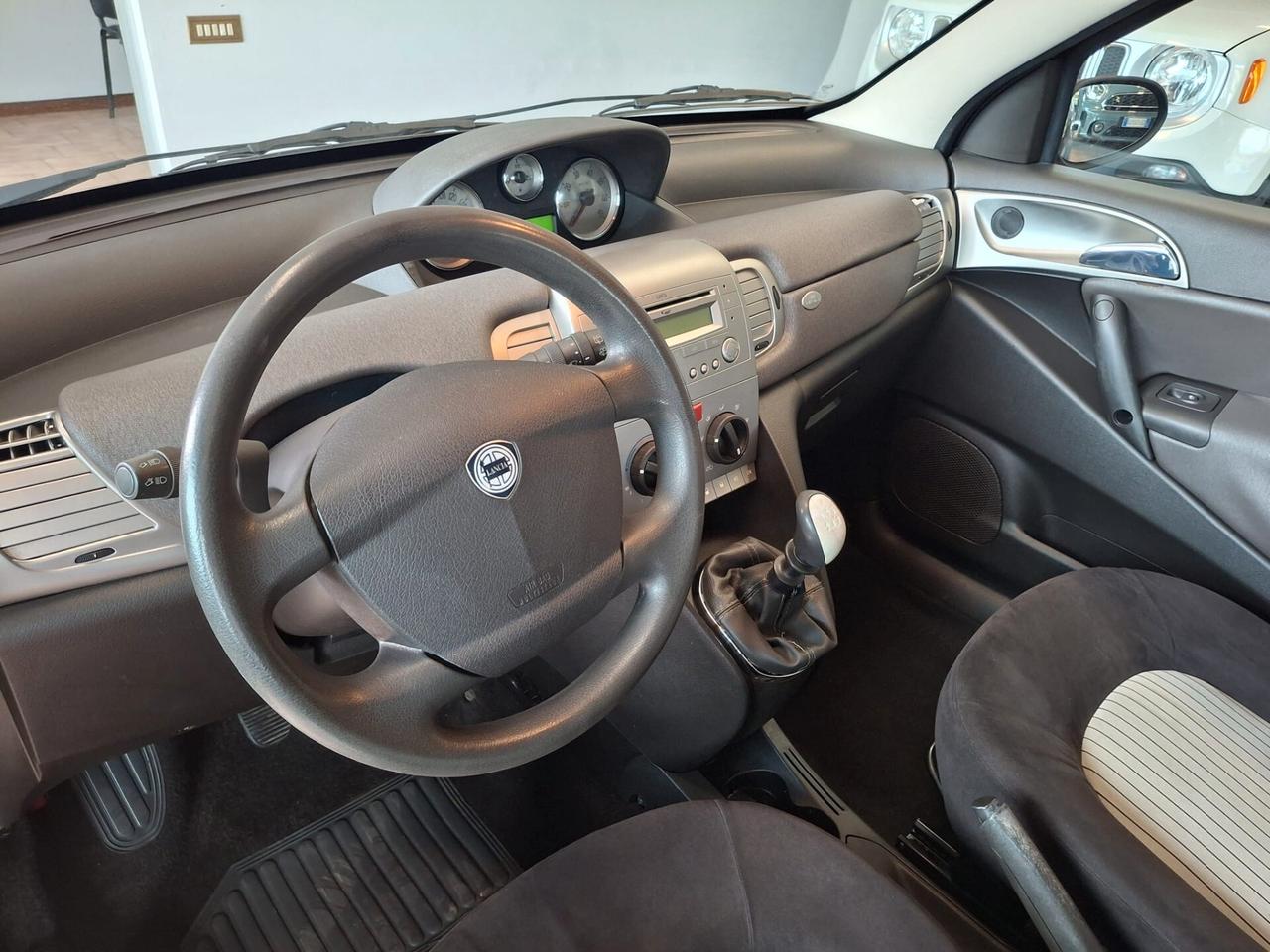 Lancia Ypsilon 1.2 8v *NEOPATENTATI