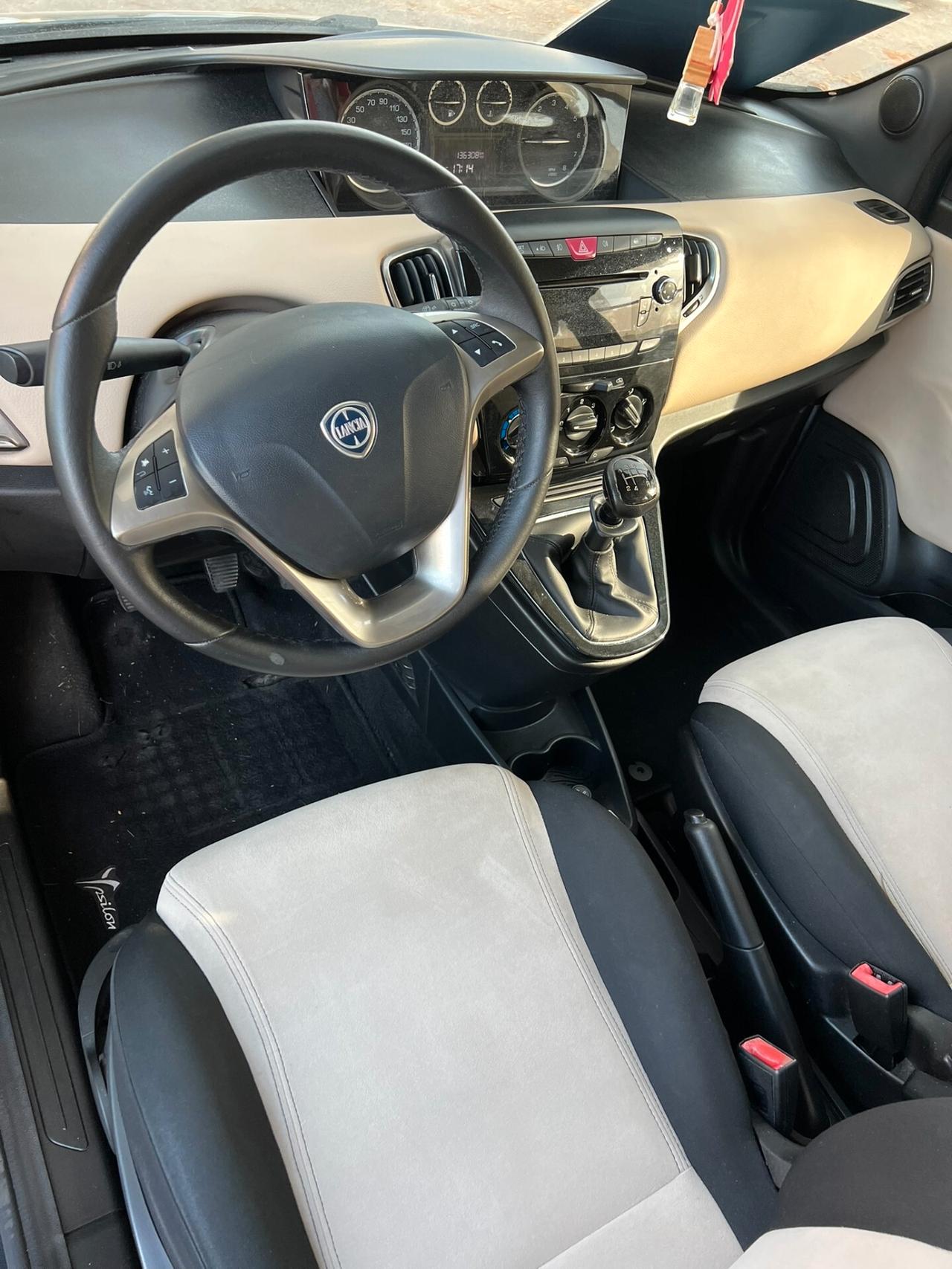 Lancia Ypsilon 1.2 69 CV 5 porte Platinum
