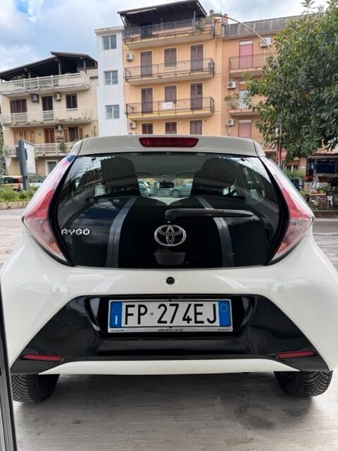 Toyota Aygo 1.0 VVT-i 69 CV 5 porte x-business MMT