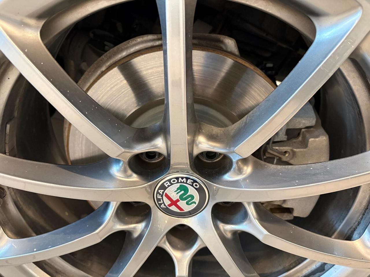 Alfa Romeo Giulia SUPER 2.2 Turbodiesel 180 CV 6mt UNICO PR.