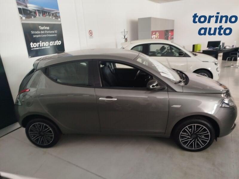 Lancia Ypsilon Ibrida SILVER PLUS