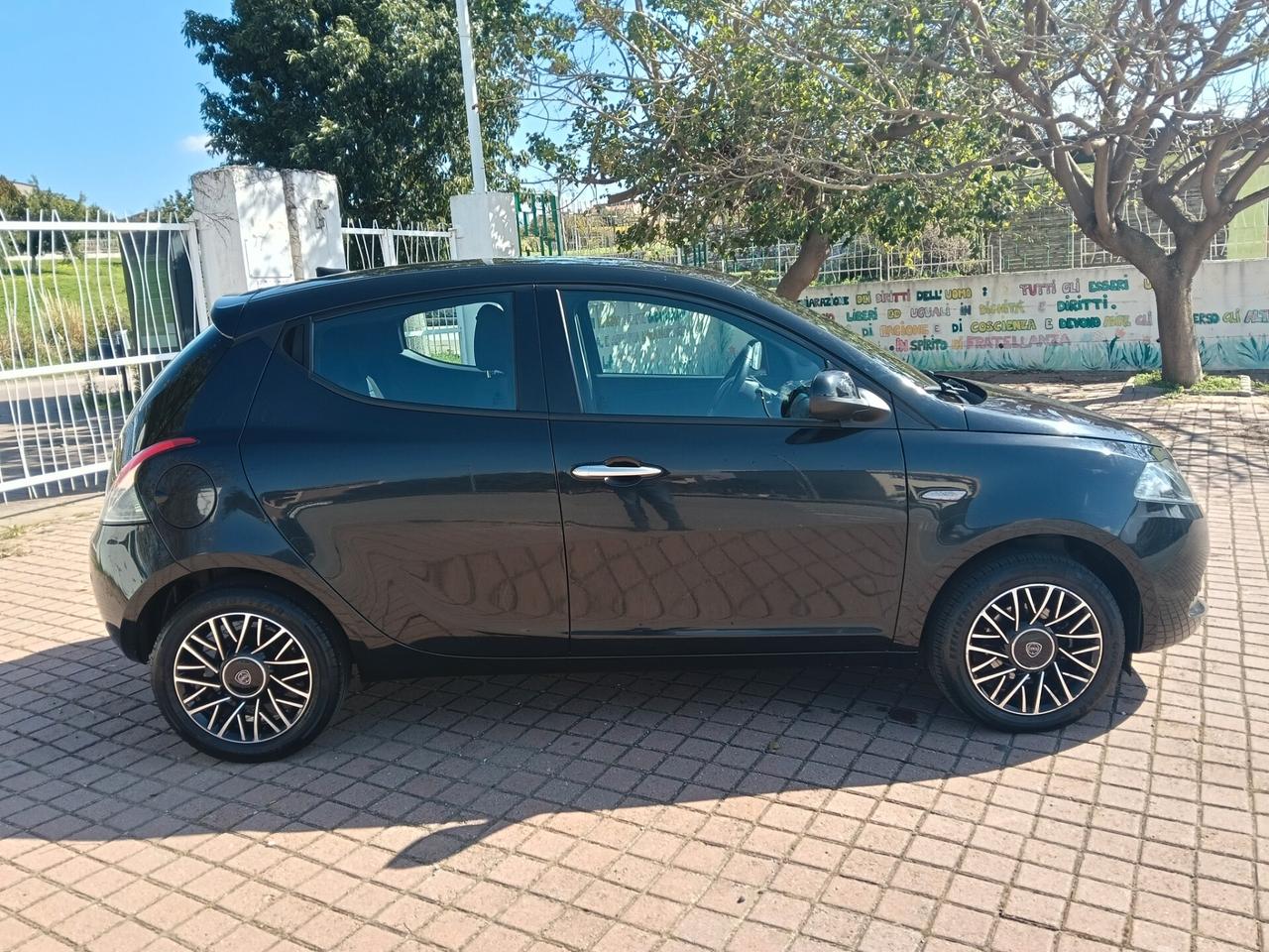 Lancia Ypsilon 1.0 FireFly 5 porte S&S Hybrid Platino