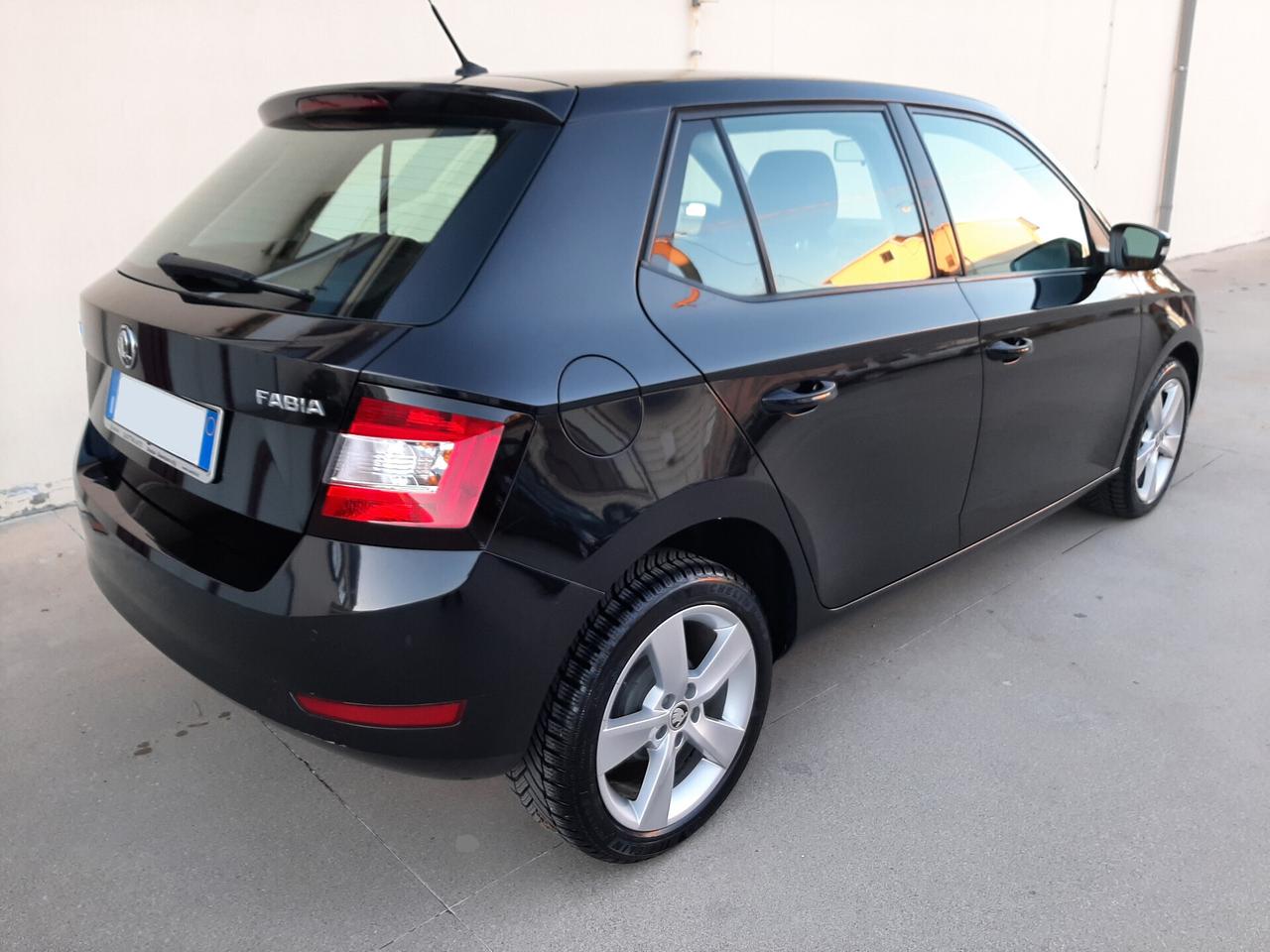 Skoda Fabia 1.0 MPI 75 CV Design Edition