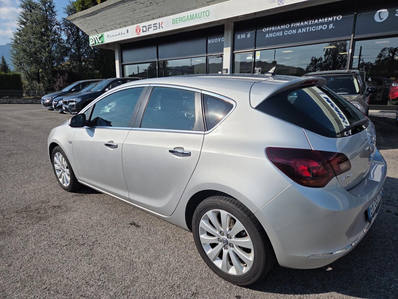 Opel Astra 1.4 Turbo 120CV 5 porte Cosmo *neopatentati* unipro* tagliandi certificati*