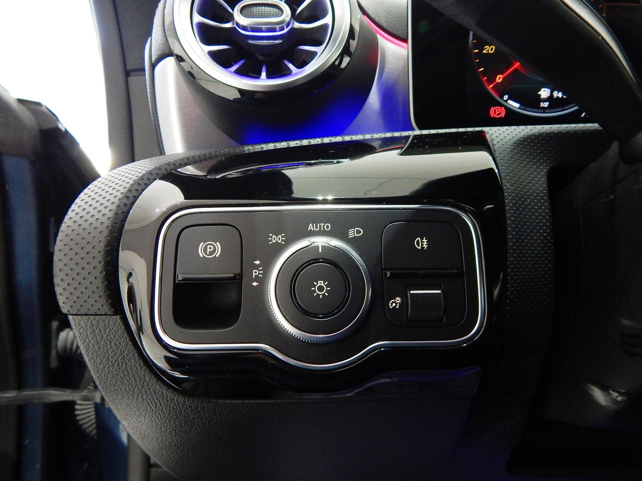 Mercedes-Benz CLA 180 d Coupe Premium AMG Aut. TETTO-NAVI-PELLE-PARK-LED