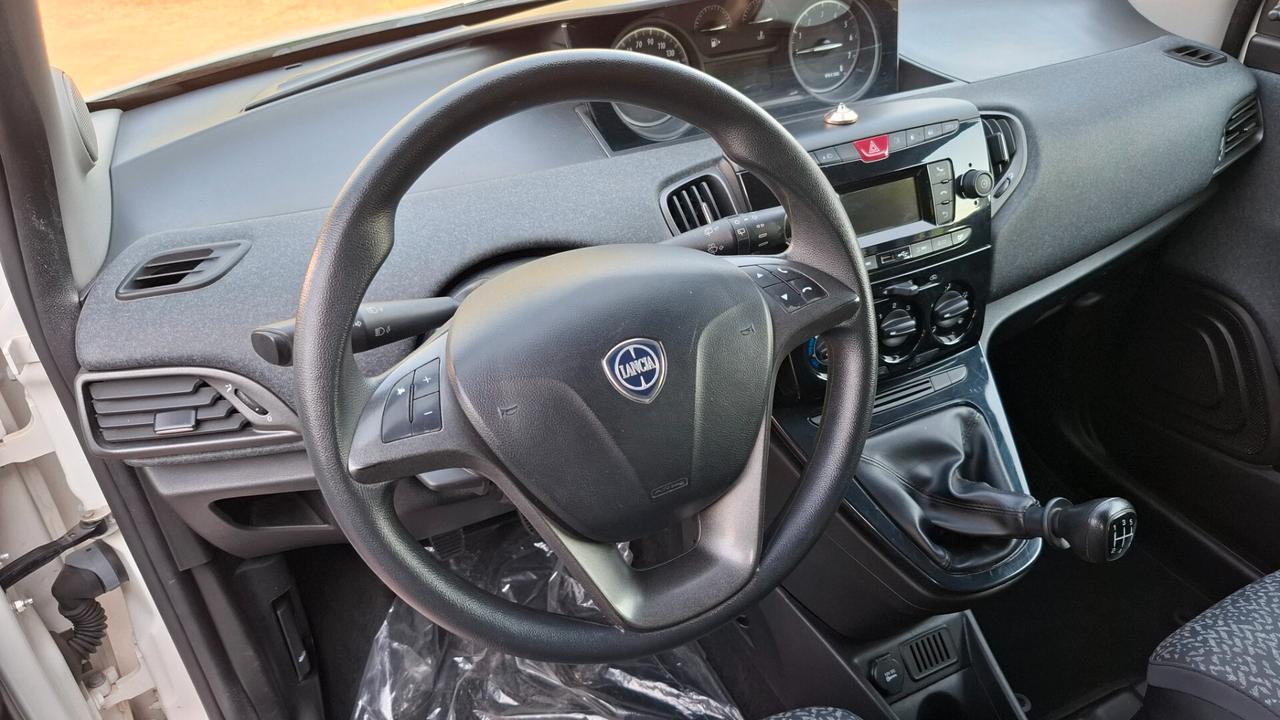 Lancia Ypsilon 1.2 69 CV 5 porte GPL Ecochic Elefantino Blu--- PER NEOPATENTATI