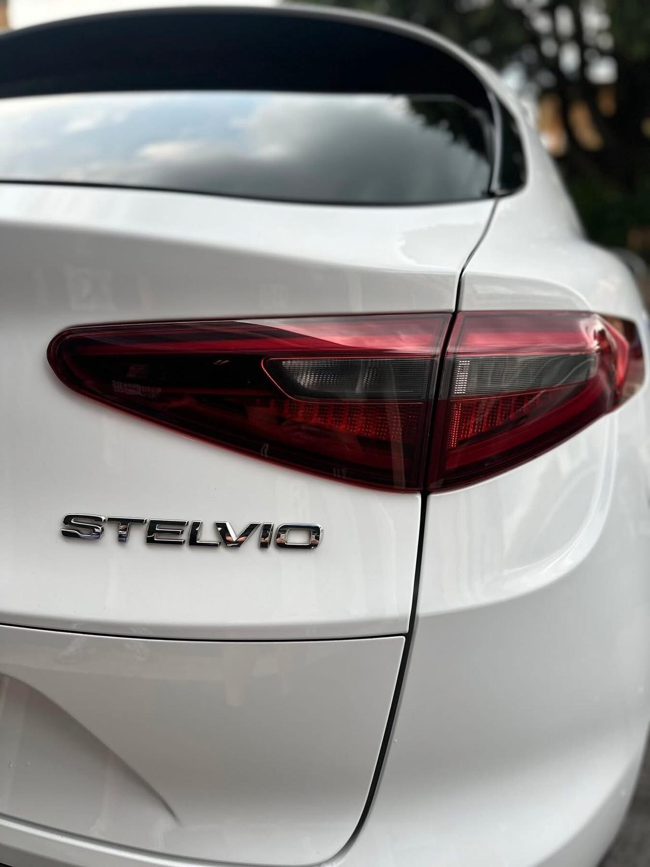 Alfa Romeo Stelvio 2.2 Turbodiesel 210 CV AT8 Q4 Super