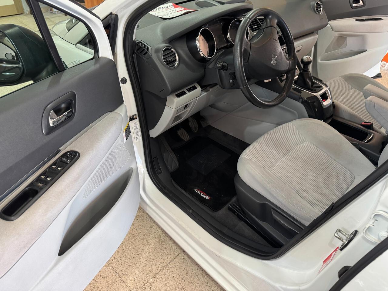 Peugeot 5008 1.6 HDi 110CV Premium NAVIGATORE