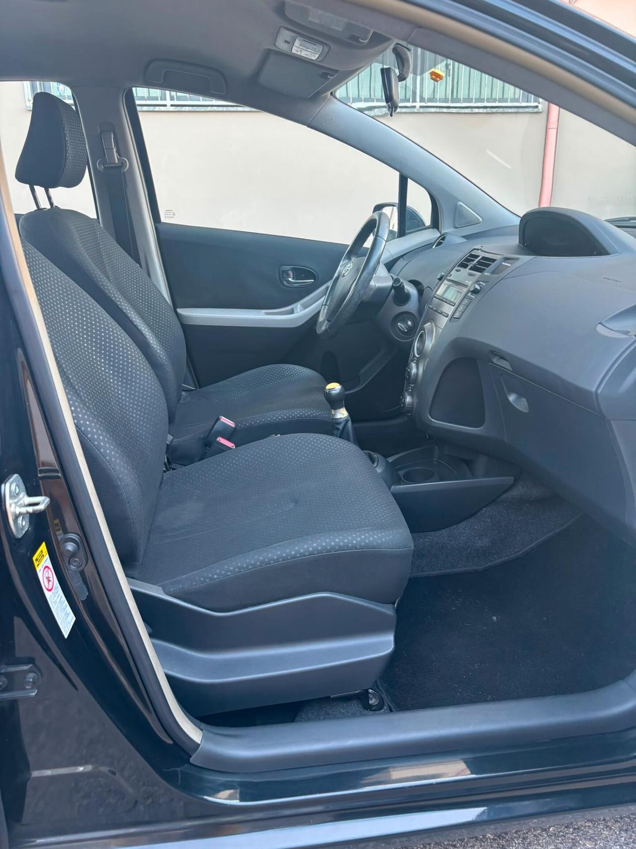 Toyota Yaris 1.0 5 porte Sol ANNO 2010
