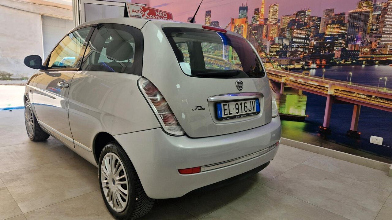 Lancia Ypsilon 1.2 69 CV Unyca