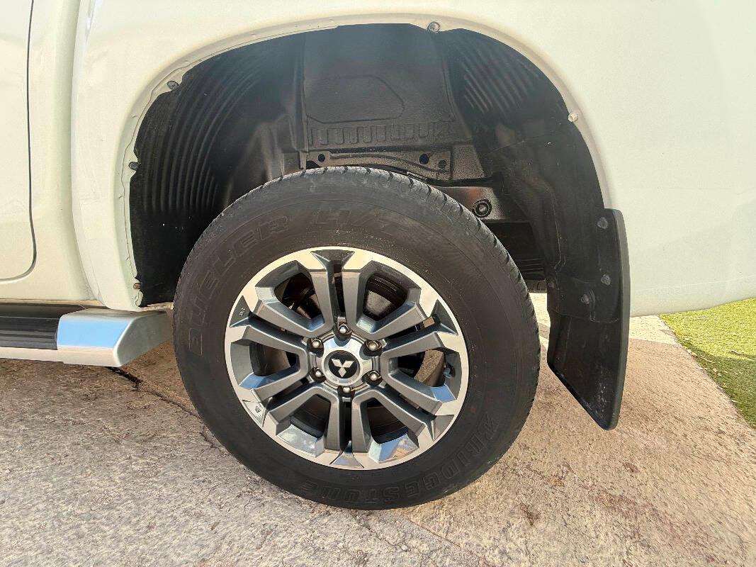 Mitsubishi L200 Cab VI 2019 Mitsubishi L200 d.cab 2.3d Diamond Pack 0 4wd 150cv