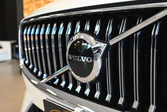 VOLVO XC60 2.0 B4 INSCRIPTION AWD AUTO TETTO 20"CAM STRAFULL!