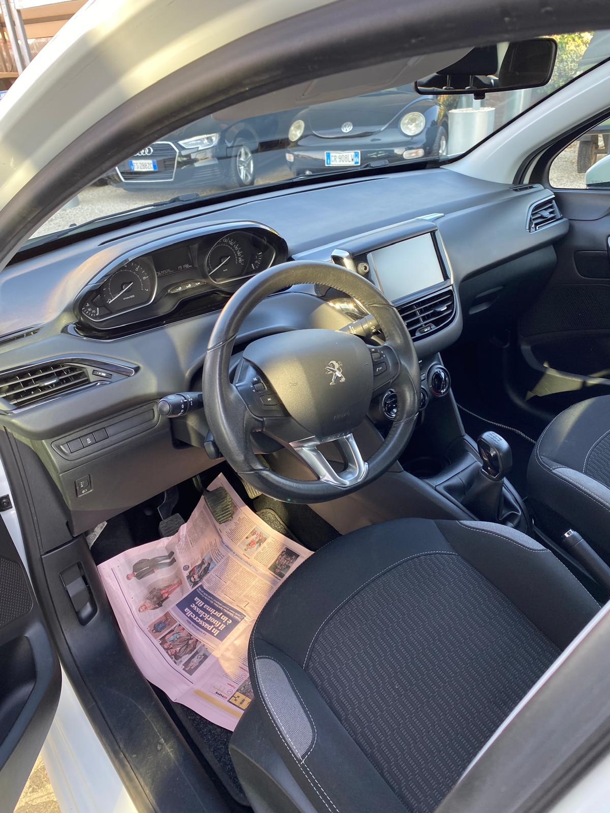 Peugeot 208 5 Porte 208 5p 1.2 puretech Active 82cv