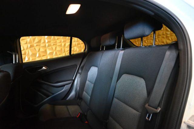 MERCEDES-BENZ GLA 180 D EXECUTIVE AUT.TEL CERCHI 17"VETRI SCURI SED.RISC