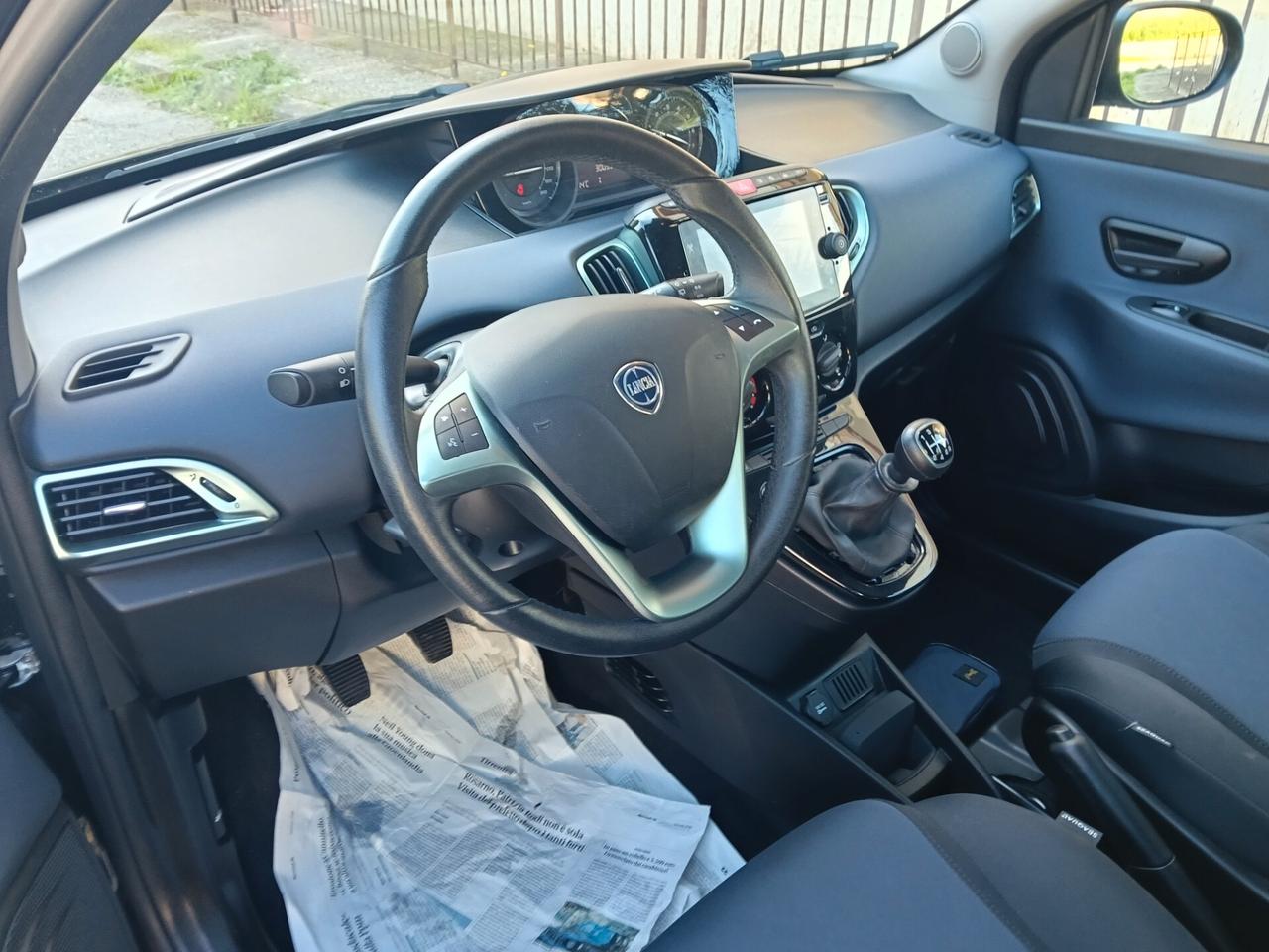 Lancia Ypsilon 1.0 FireFly 5 porte S&S Hybrid Platino