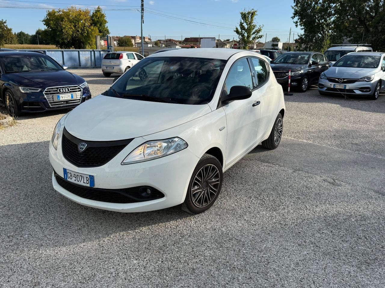 Lancia Ypsilon 1.2 69 CV 5 porte S&S Platinum