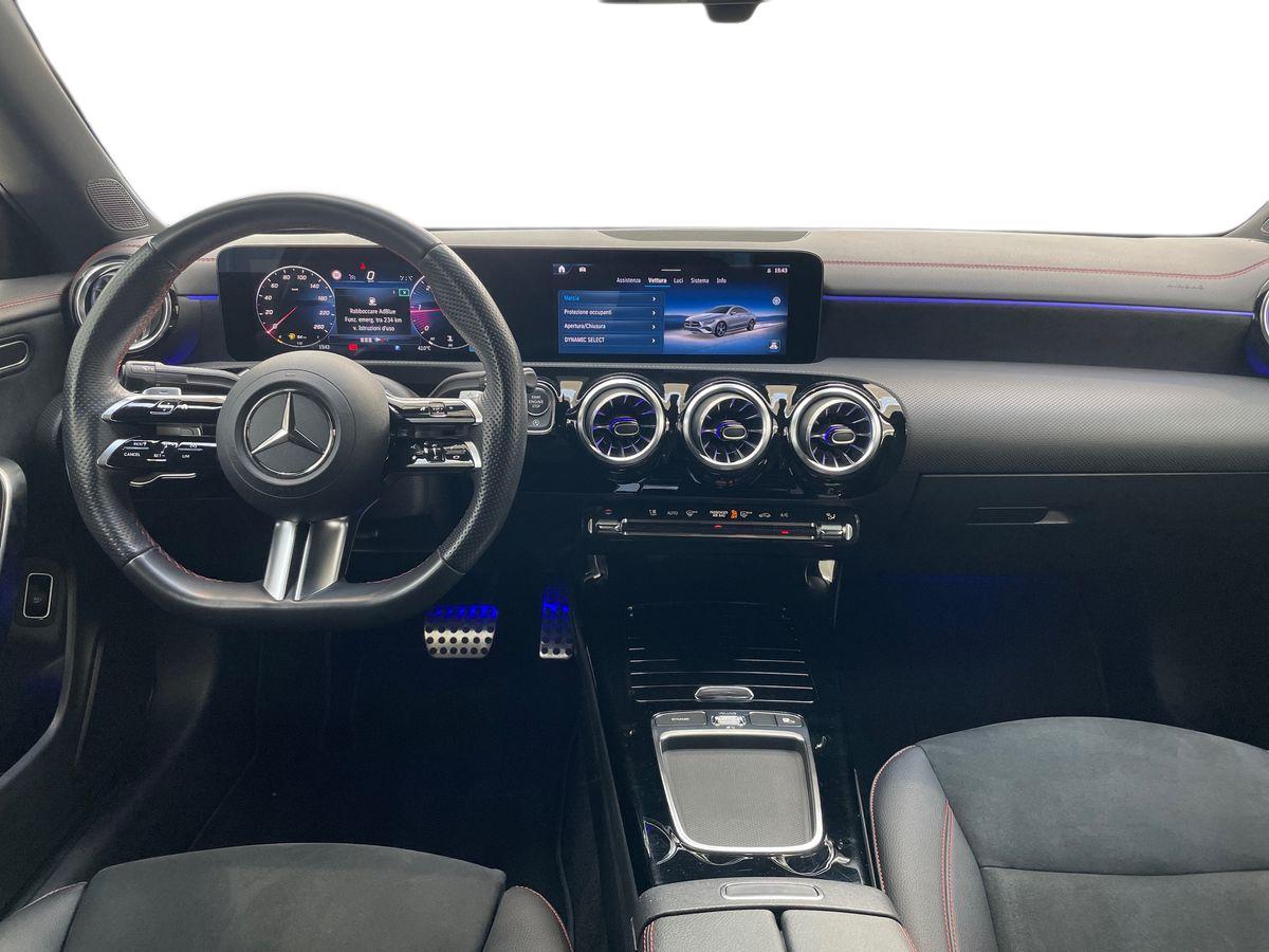 Mercedes-Benz CLA Coupe - C118 2023 - CLA Coupe 200 d AMG Line Premium auto