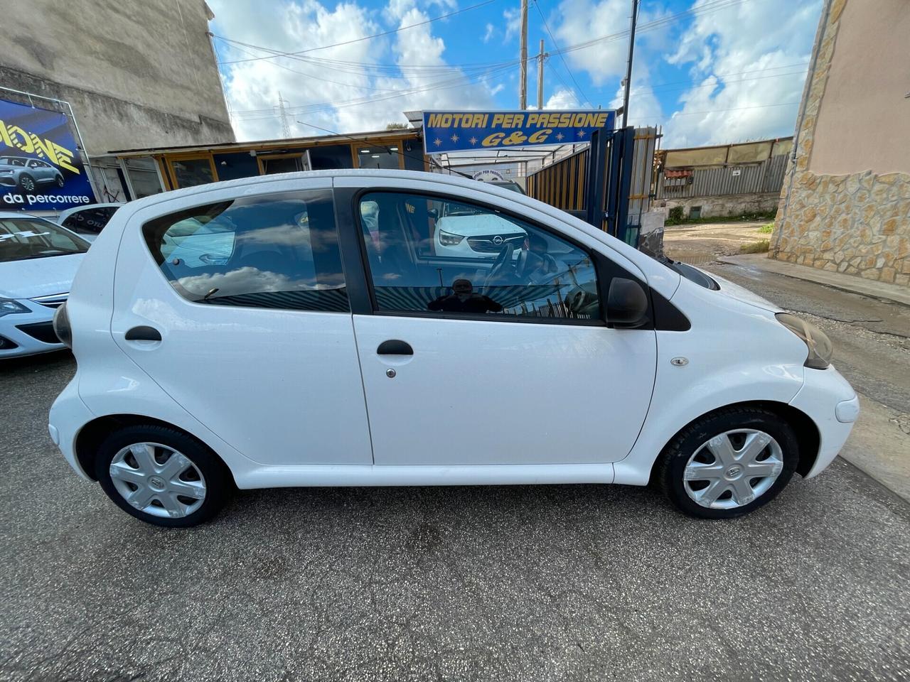 Toyota Aygo 1.0 12V VVT-i 5 porte Now Connect