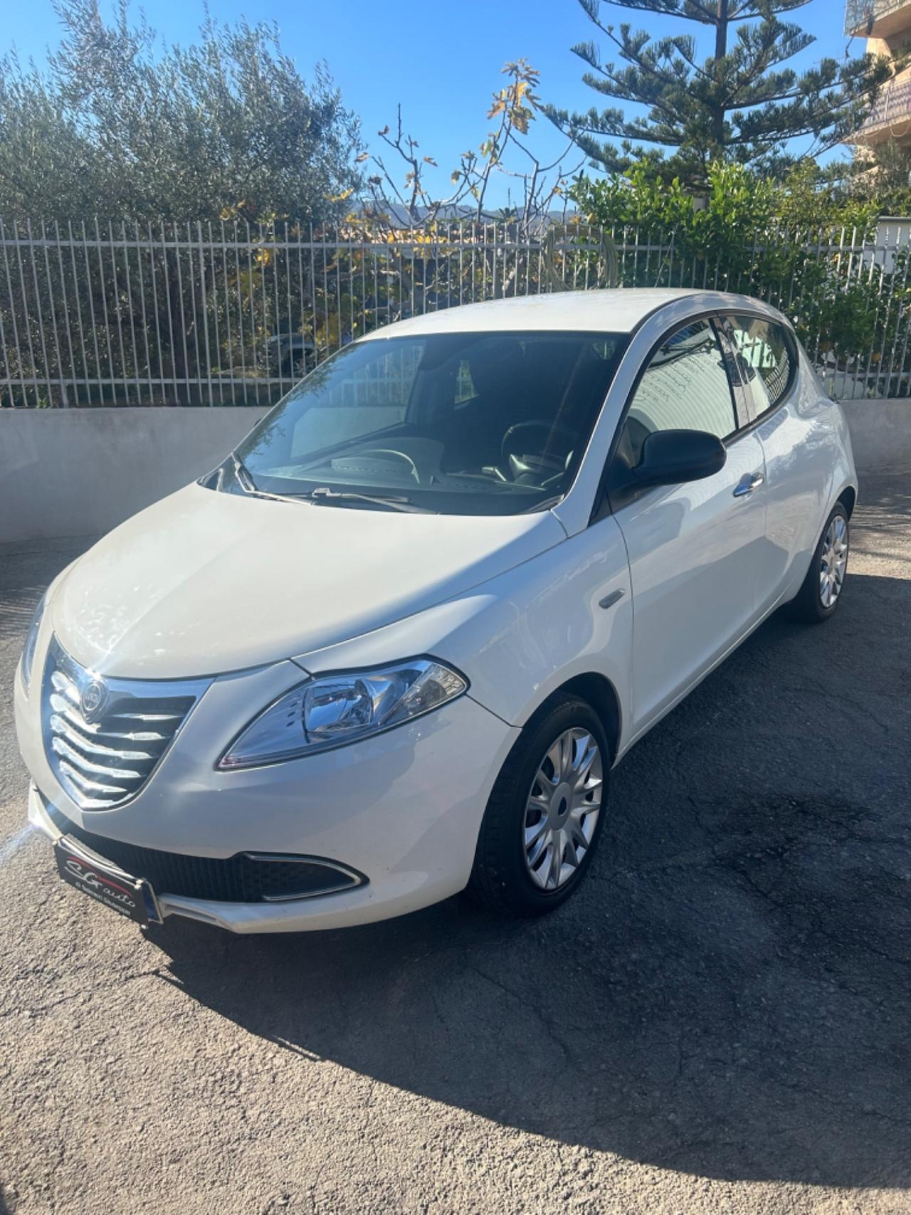 Lancia Ypsilon 1.3 MJT 16V 95 CV 5 porte S&S Silver