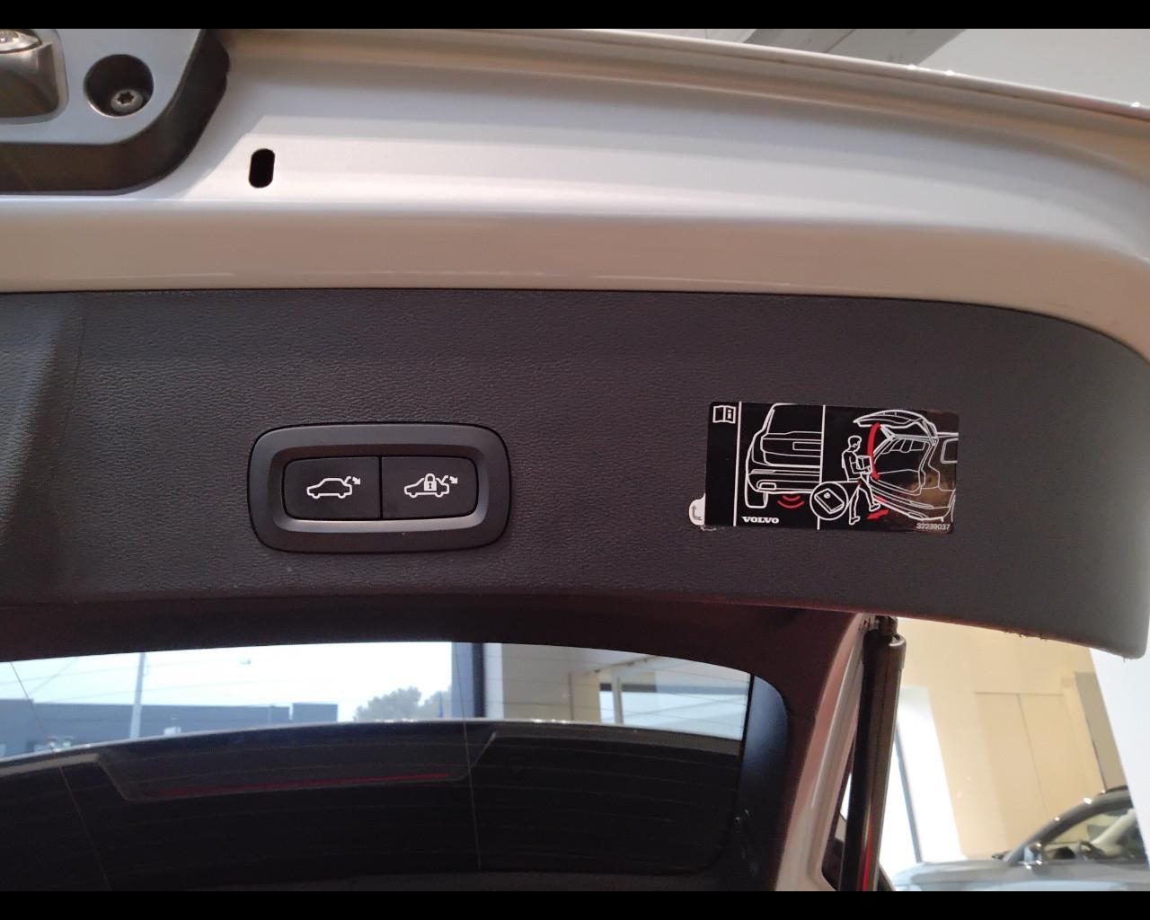 VOLVO XC40 - XC40 1.5 t3 Momentum 163cv auto my21
