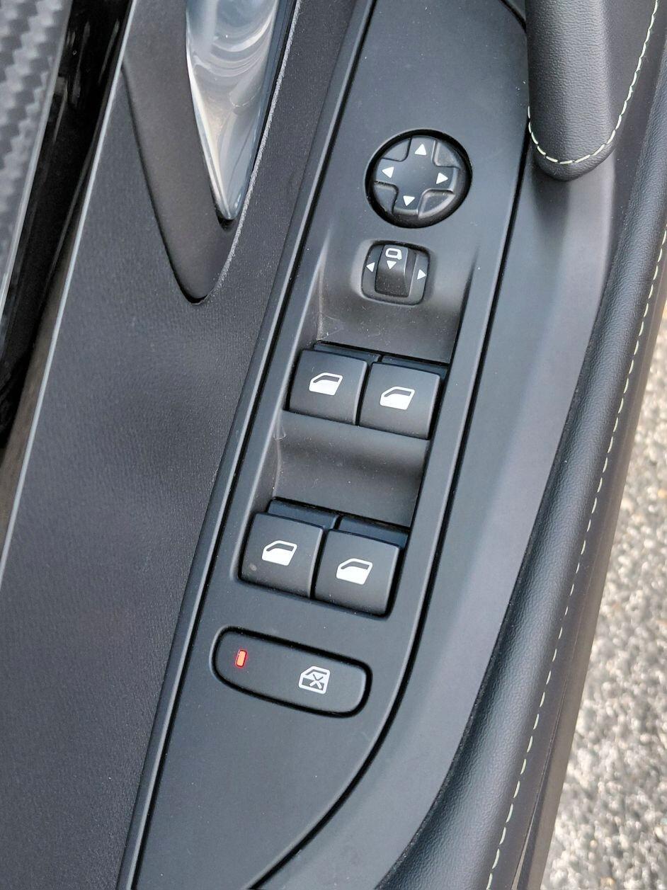 Peugeot 208 PureTech 100cv GT