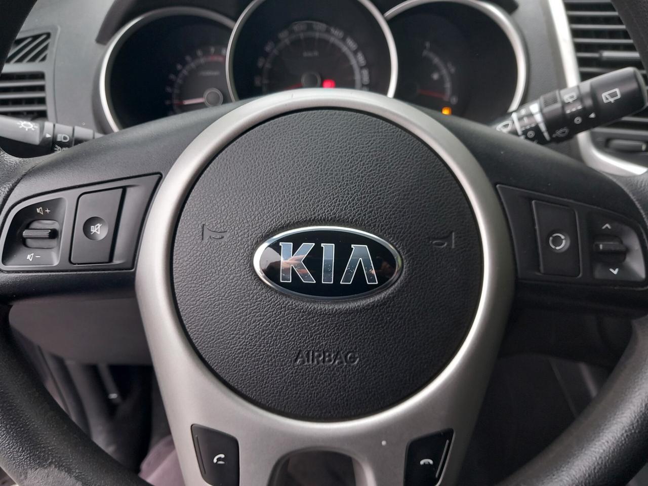 Kia Venga 1.4 EcoGPL Active neopatentati tua a € 169 mese