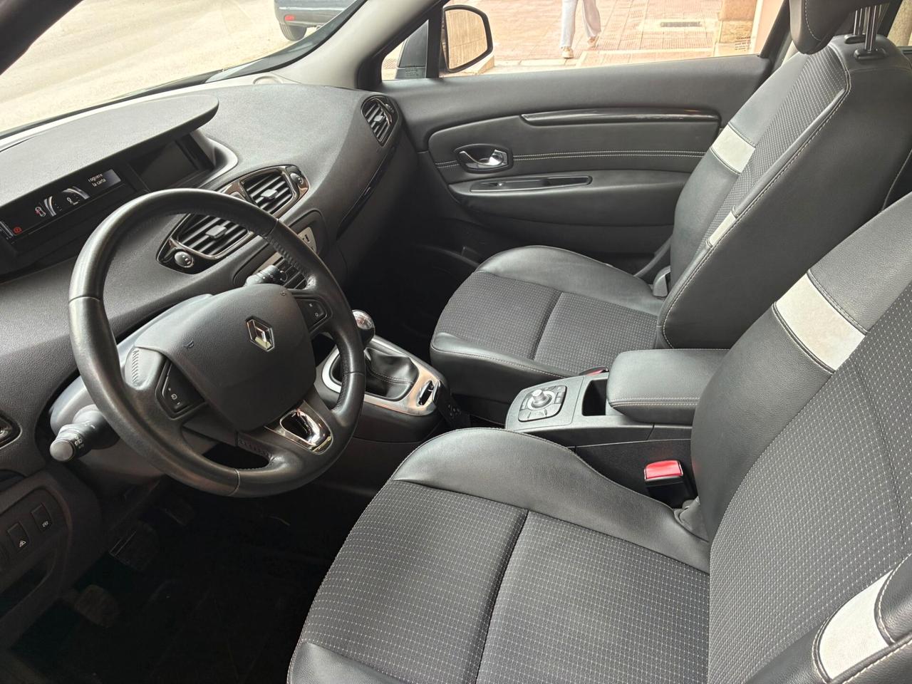 Renault Scenic XMod 1.5dCi110CV perfetta-14