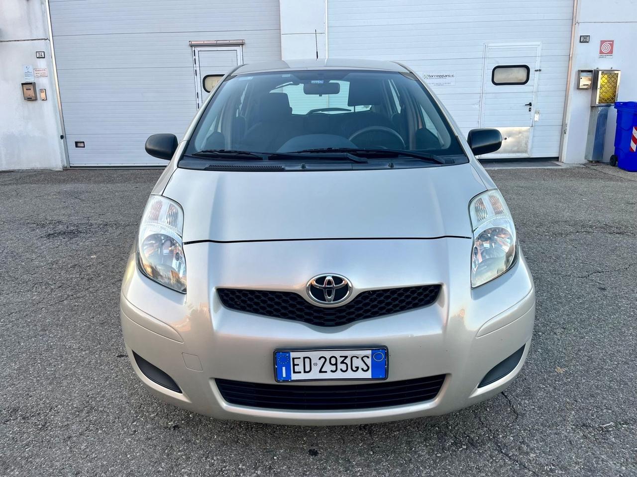 Toyota Yaris 1.0benz 2010 128.000km perfetta per neopatentati