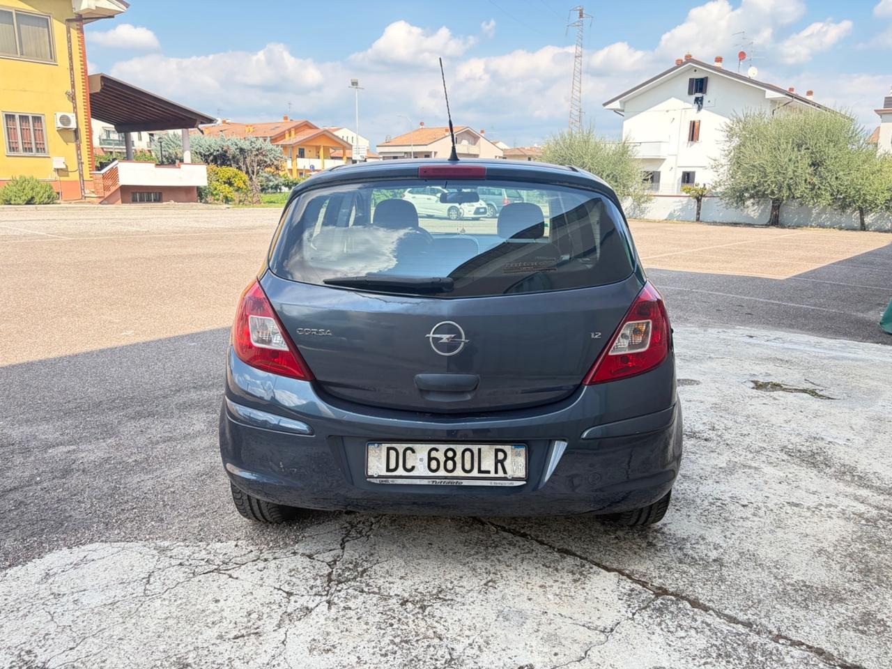 Opel Corsa 1.2 5 porte Cosmo Neopatentati