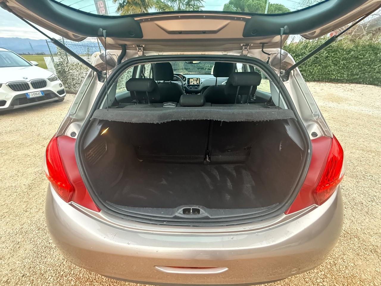 Peugeot 208 1.4 HDi 68 CV 5 porte Allure