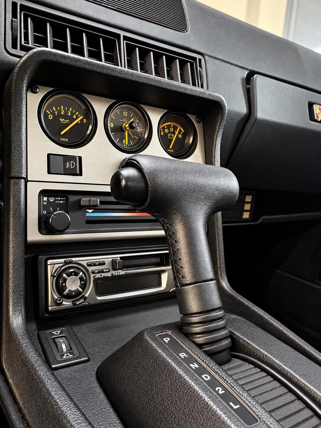 Porsche 944