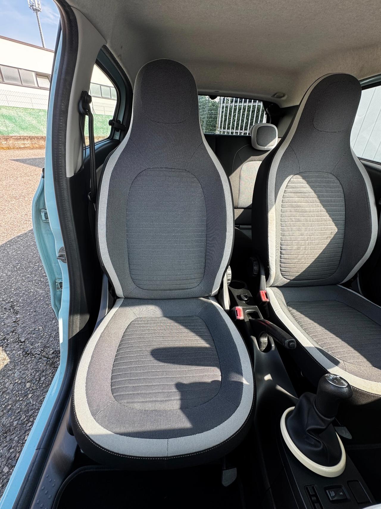 Renault Twingo 1.0 52kW Benz 5p *59.000 km*