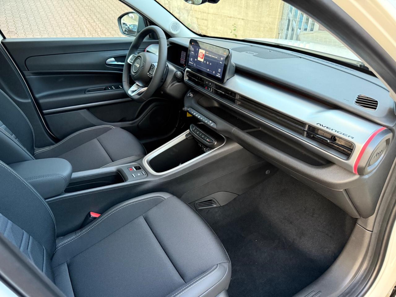 Jeep Avenger 1.2 e-Hybrid 110 cv MHEV Summit