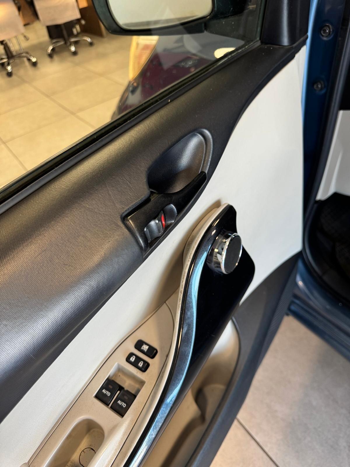 Toyota iQ 1.0 BENZ 68CV AUTOMATICA 2011
